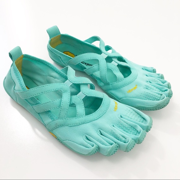 Vibram Womens Alitza Loop Fitness and Yoga Shoe